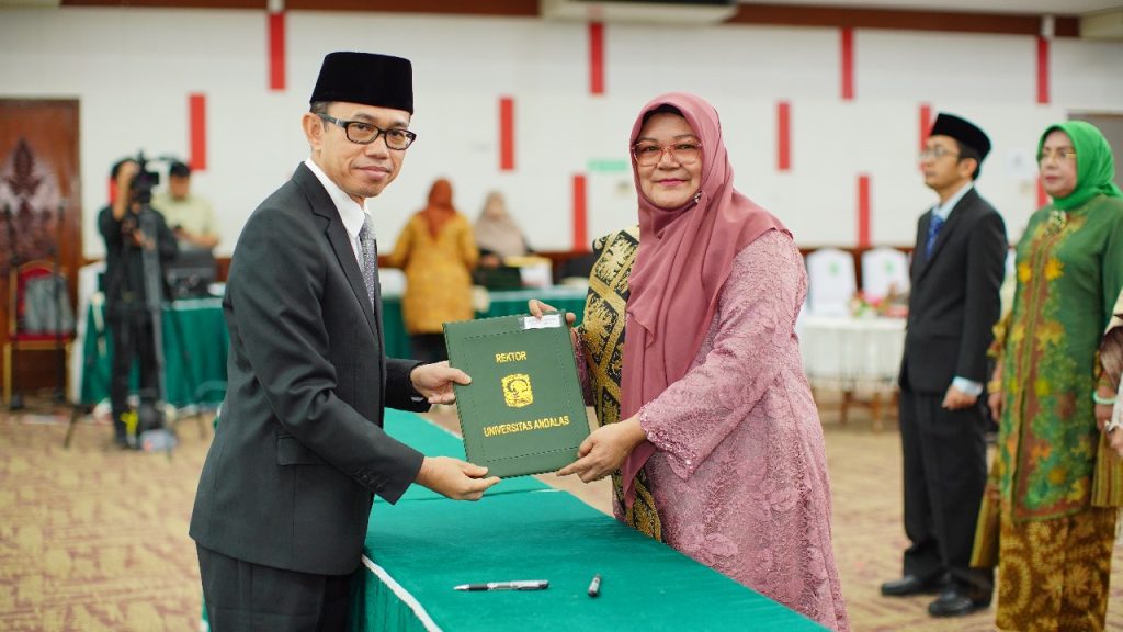 Pelantikan Wakil Dekan I dan II FISIP Unand oleh Rektor