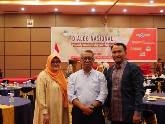 Dekan FISIP Hadiri Kegiatan Silaturahmi Alumni Universitas Andalas dan Dialog Nasional “Prospek Pertumbuhan Ekonomi Nasional Dimana Pemerintahan Presiden Baru”