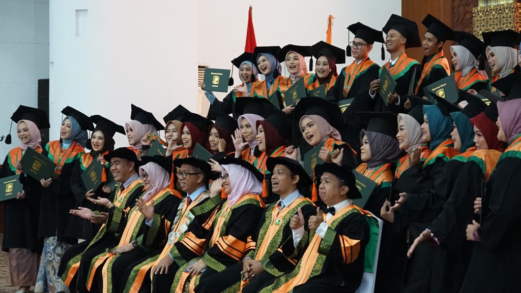 Wisuda Periode I Tahun 2025: 75% Lulusan Raih Predikat Cumlaude