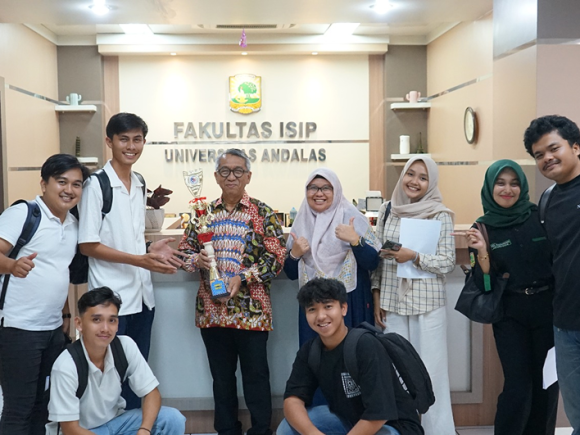 Tim Futsal FISIP UNAND Raih Juara 2 dalam Turnamen AGAT 2025