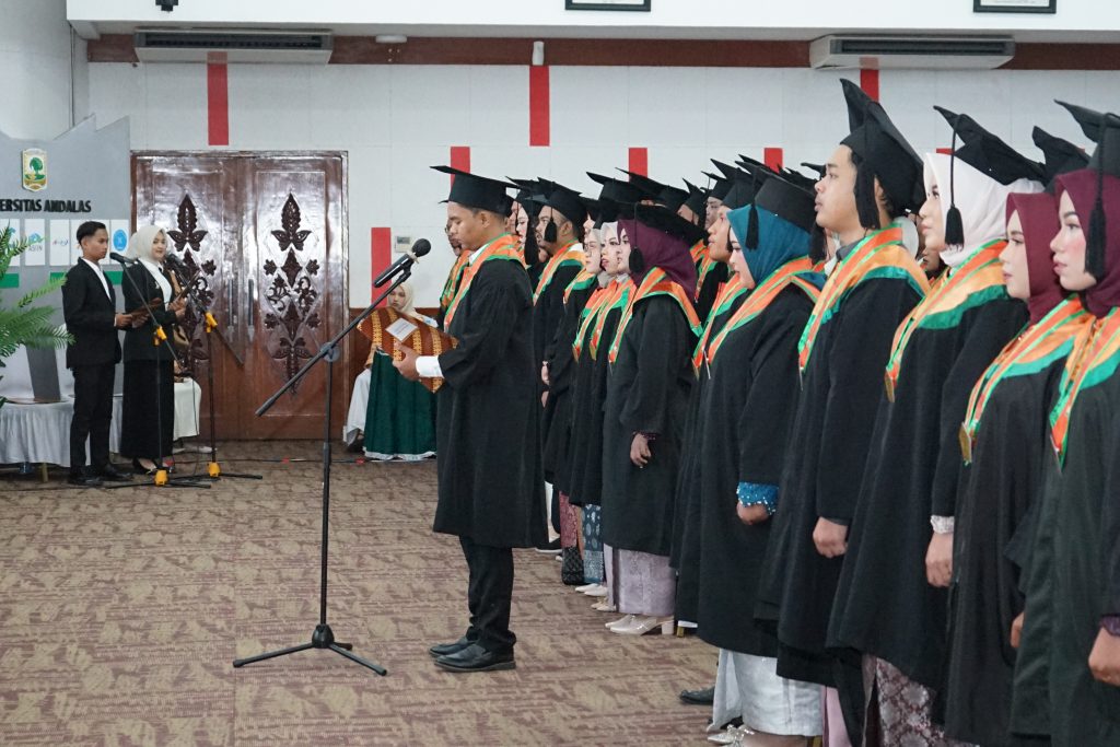 FISIP Universitas Andalas Lepas 301 Wisudawan pada Wisuda IV Tahun 2025