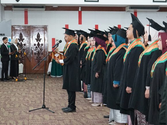 FISIP Universitas Andalas Lepas 301 Wisudawan pada Wisuda IV Tahun 2025