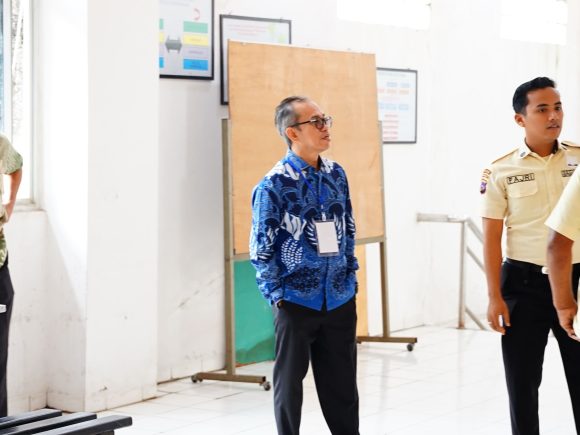 Rektor dan Wakil Rektor Unand Tinjau Pelaksanaan SNBT di Laboratorium Komputer FISIP