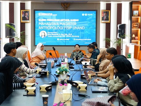 Klinik Penulisan Artikel Ilmiah Mahasiswa Magister Antropologi FISIP Universitas Andalas