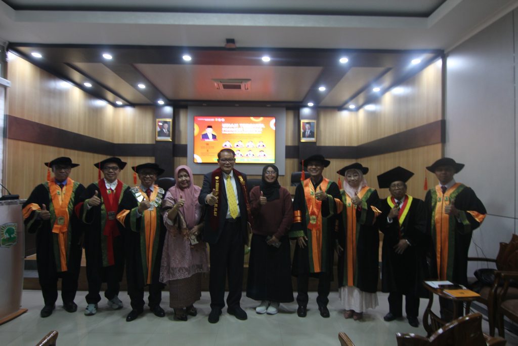 Ujian Promosi Doktor Dr. Zulkenedi, M.Si., M.M., M.H., M.A.P. Bahas Difusi Kebijakan Penanganan Pandemi Covid-19 di Sumatera Barat