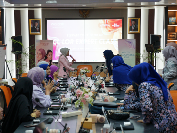 Mempererat Silaturahmi dan Perawatan Diri, DWP FISIP Universitas Andalas Gelar Pertemuan Rutin serta Beauty Class Bersama Wardah