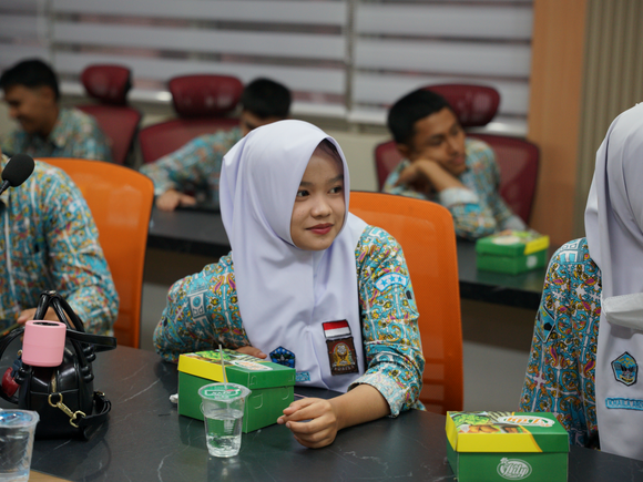 FISIP UNAND Sambut Kunjungan Edukasi SMAN 4 Bukittinggi, Kenalkan Dunia Ilmu Sosial dan Politik kepada Calon Mahasiswa